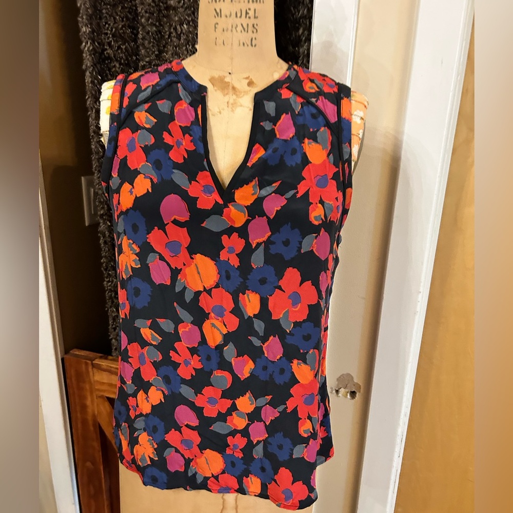 Silk Floral Greylin Brand top size Small